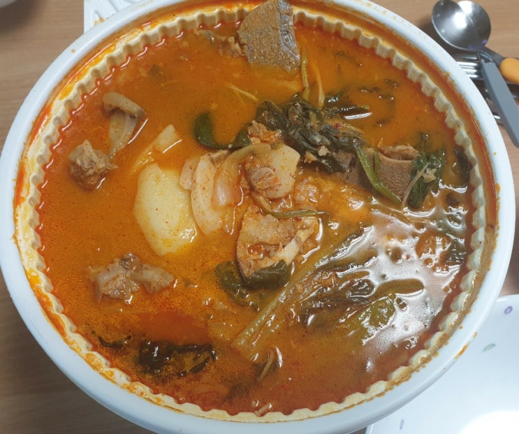  들안길 해장국 ㅡ 감자탕