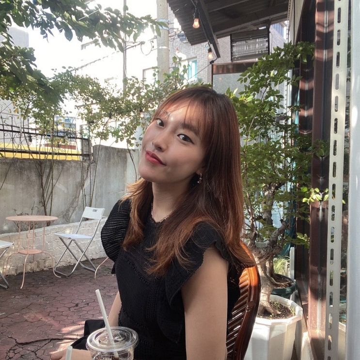  연남동 봄희, 영상 제작자가 꾸민 마당이 있는 오래된 옛집(카페 겸 와인바)