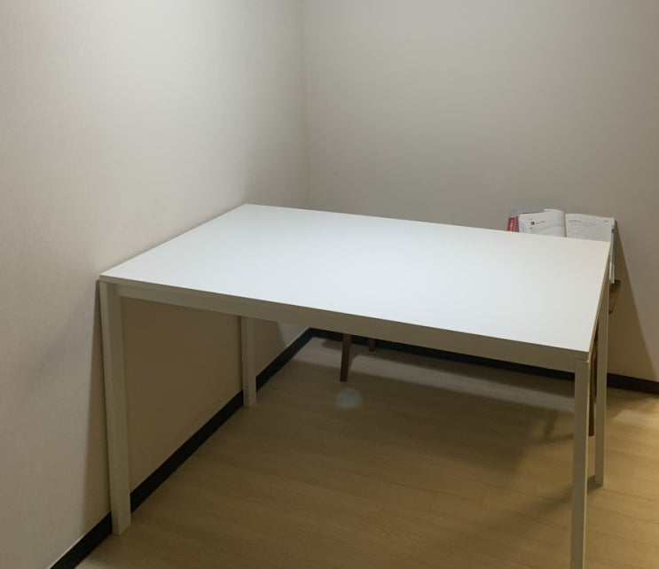  이케아 식탁 멜토르프 테이블, 동부산