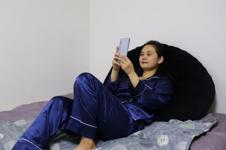  안파 파자마선물 커플로 맞춰 입은 실크잠옷