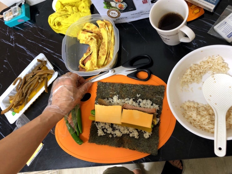  더 건강한 궁채 장아찌로 김밥 싸기
