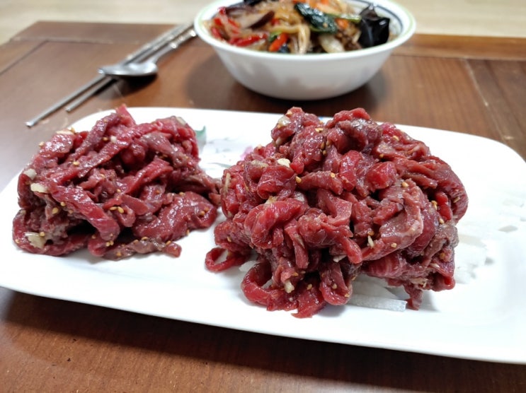  헬린이 육회생일케이크 정말 너무 취향저격
