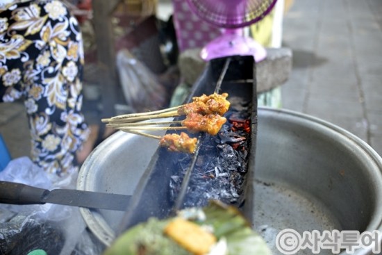  사떼바비(돼지고기고치구이)거리