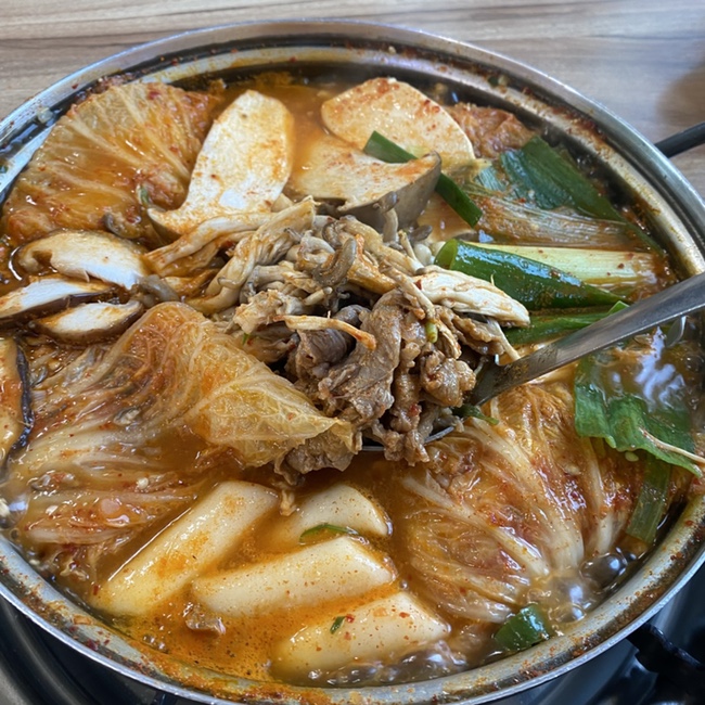 여수 현지인맛집 터진만두 : 김치만두전골과 잎새주 나 홀로 혼술 여행의 피날레