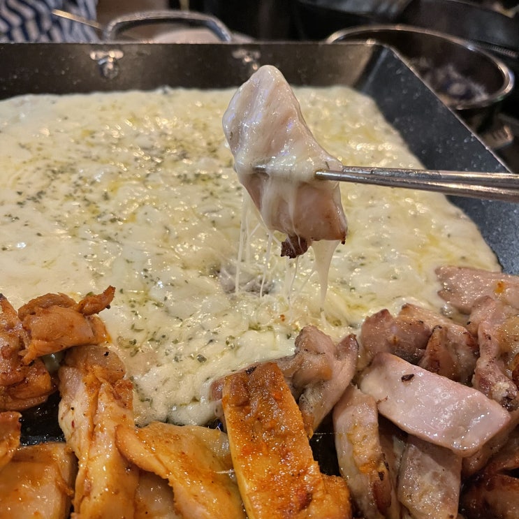 [강남역 닭갈비] 역삼역 회식은 숯에 구워 치즈에 곁들여먹는 유명한참숯닭갈비