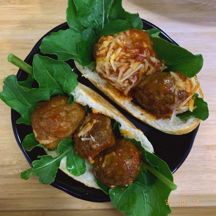  이케아 미트볼과 탐육 미트볼 중 뭐가 더 맛있을까? 맛있기로 유명한 냉동 미트볼 비교, 그리고 식어도 맛있는 홈파티 샌드위치 추천