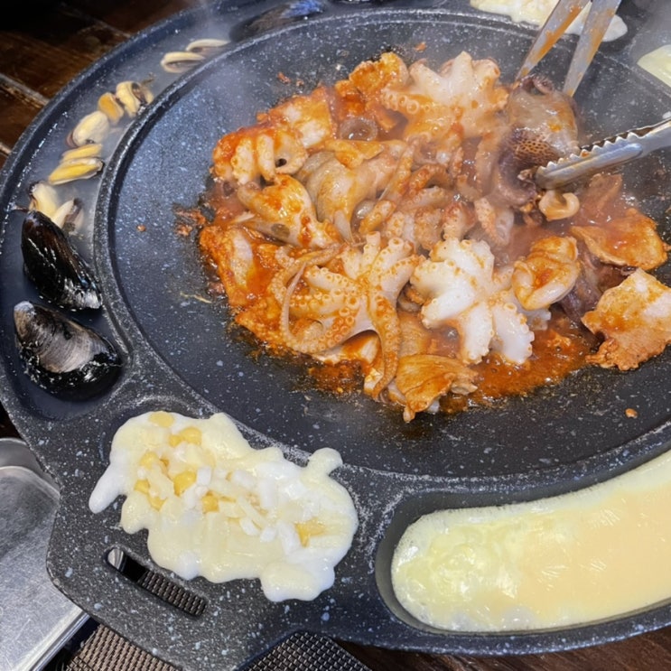  매콤한 쭈삼 먹으러 신촌 맛집 복고테마 감성포차 쭈꾸미 블루스