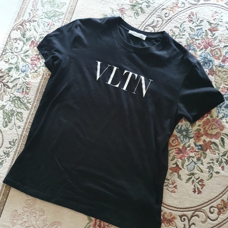  발렌티노 VLTN 티셔츠 데일리룩으로 좋은 아이템! 품번 RB3MG07D (+ 사이즈 팁 )