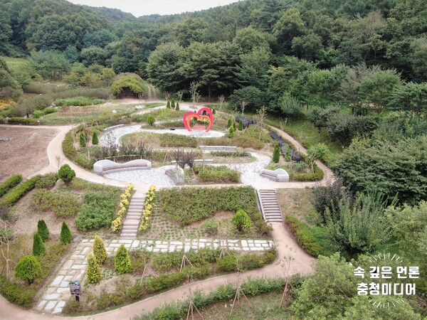[충청미디어] 진천 만뢰산자연생태공원내 '밀원식물원' 새 단장