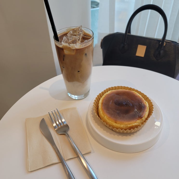  [수원 영통 카페] 광교법조타운 커피 디저트 맛집 '라우드커피' 후기