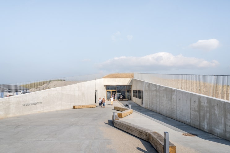  [비주거, 문화, 방문자 센터 / 대지를 담은 덴마크의 Thy 방문자 센터 건축 리뷰] Thy National Park Visitor Center / LOOP Architects