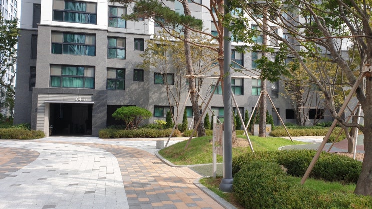  부동산 중개수수료에 대한 부가세율은 부동산 중개사업자가 일반사업자인가 간이사업자인가에  따라 달라집니다.