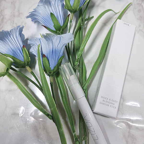  리즈다, 3초만에 완성하는 퀵 아이 메이크업 스틱 섀도우를 만나보다
