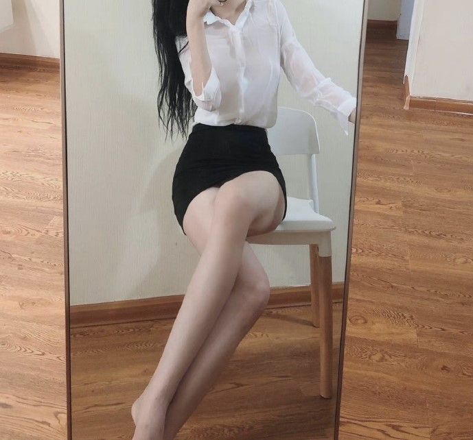  검은색 원피스 입은 인기bj 김이슬