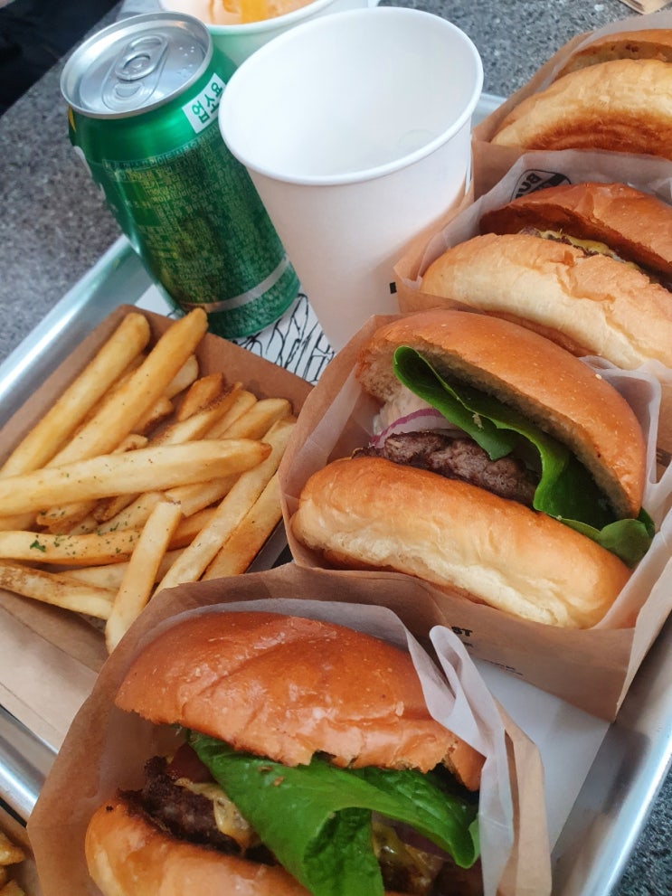  더현대서울 맛집 수제버거 파는 '번패티번'