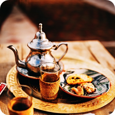 두바이, 아랍의 커피 문화 - 에미레이트 항공 퍼스트 클래스 아라비안 커피 제공