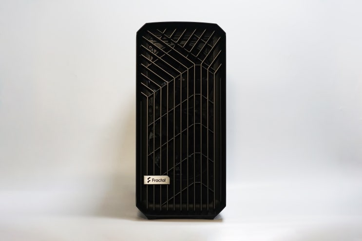  케이스 명가의 명품 공랭 케이스, Fractal Design Torrent