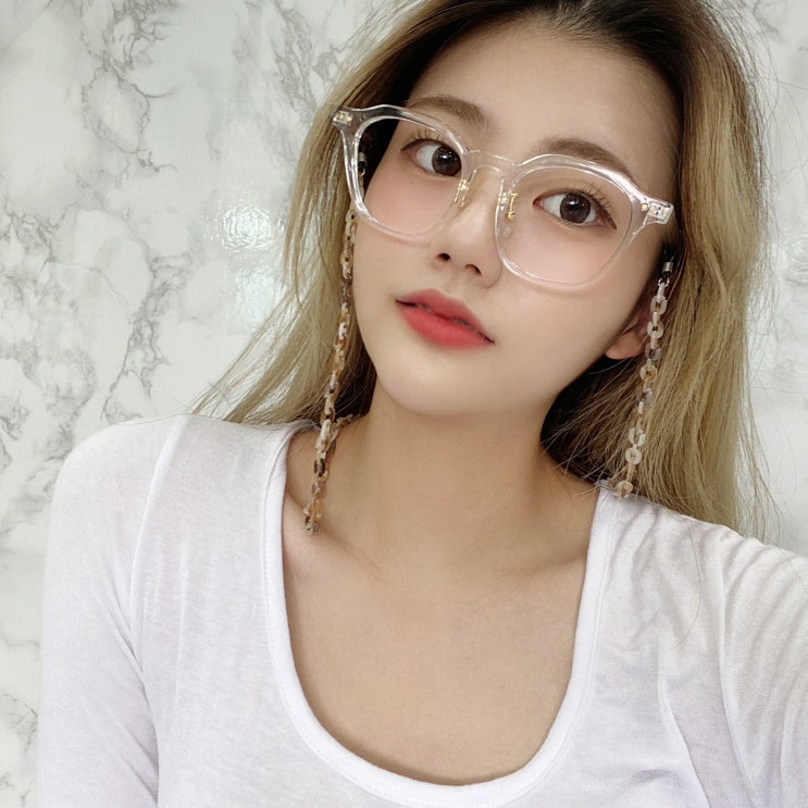 잘나가는 VANANA2 우드 베이지 꼬임 안경스트랩 2개 좋아요 잘나가는 VANANA2 우드 베이지 꼬임 안경스트랩 2개 좋아요