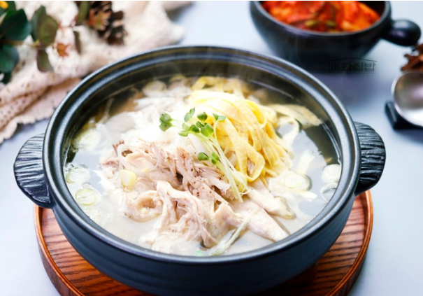 차가운 날씨에 든든한 닭곰탕 어떨까? 차가운 날씨에 든든한 닭곰탕 어떨까?
