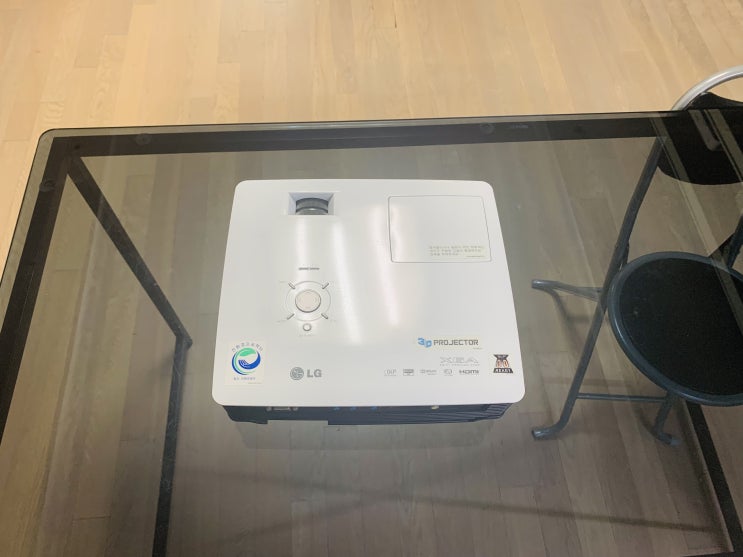 도곡동 아파트에 가족들과 보려고 TV용 빔프로젝터 120인치 전동스크린 설치후기 도곡동 아파트에 가족들과 보려고 TV용 빔프로젝터 120인치 전동스크린 설치후기