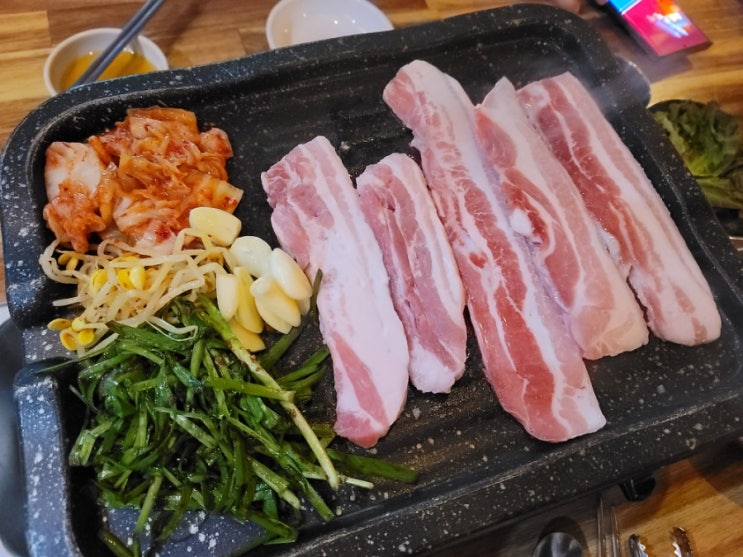  군포 산본역 부추삼겹살 맛집 :: "돈짱맛짱부추삼겹" 고기집 추천