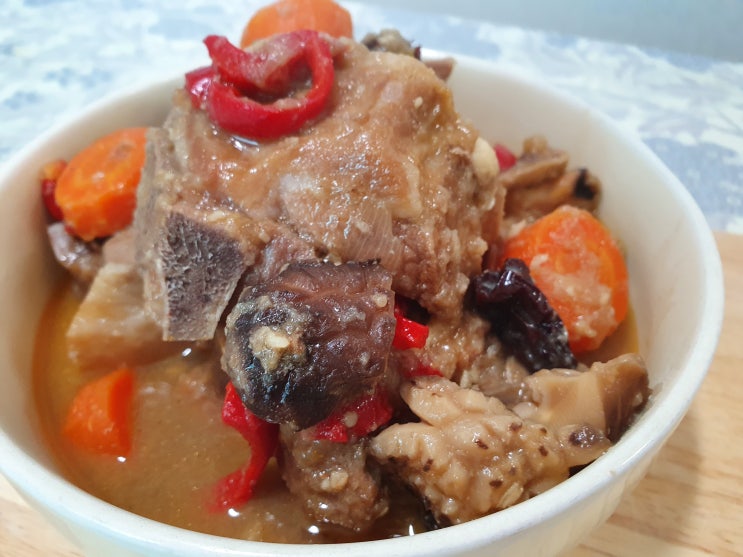 간장으로 양념 맛있는 돼지갈비찜 만들기 고기룸 간장으로 양념 맛있는 돼지갈비찜 만들기 고기룸