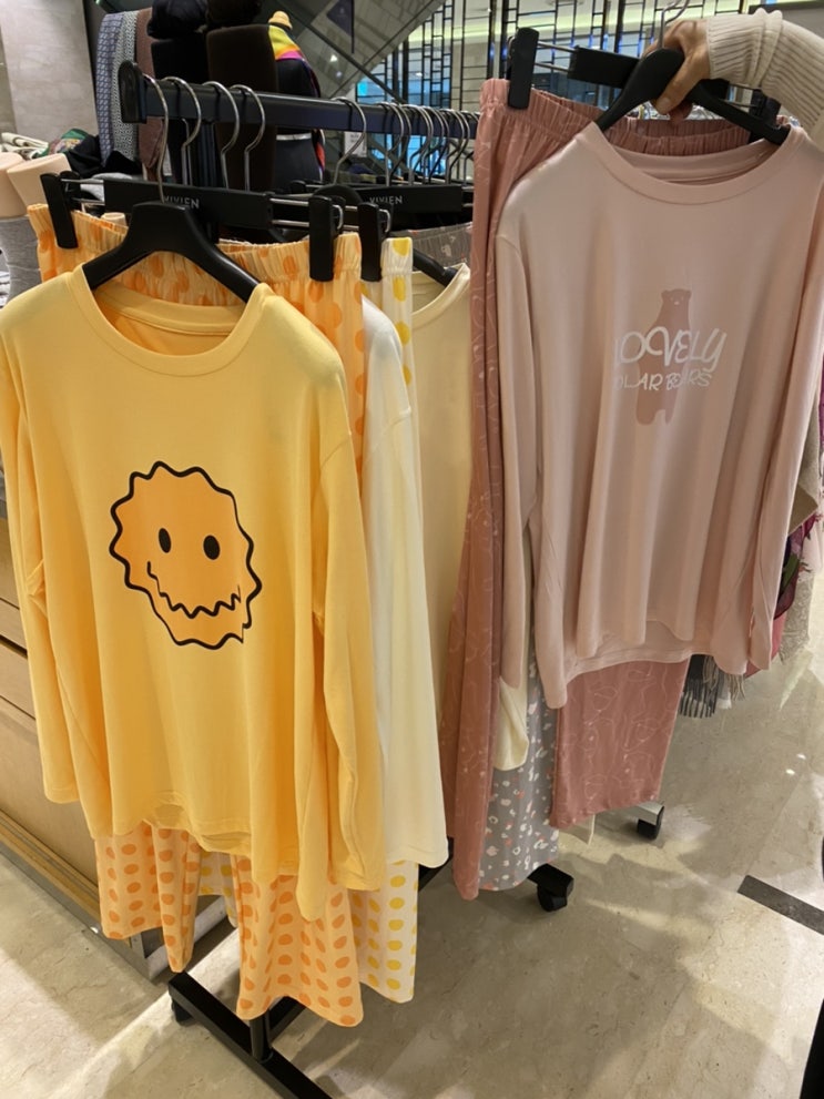  요즘 백화점 비비안 스타킹매장 홈웨어 잠옷 너무 잘나오네요?