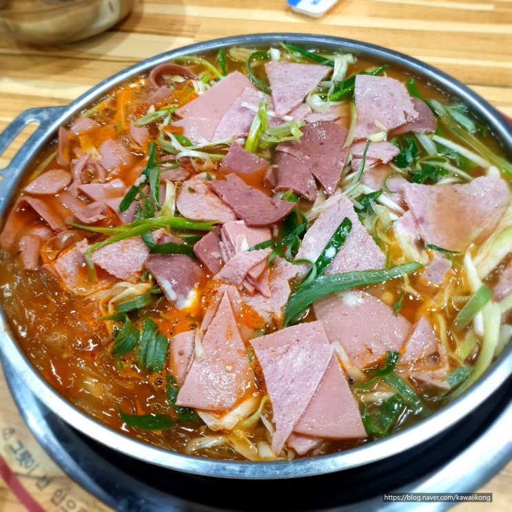  고급 햄이 매력적인 부대찌개 맛집 이태리 부대찌개 라면사리, 밥 무한리필
