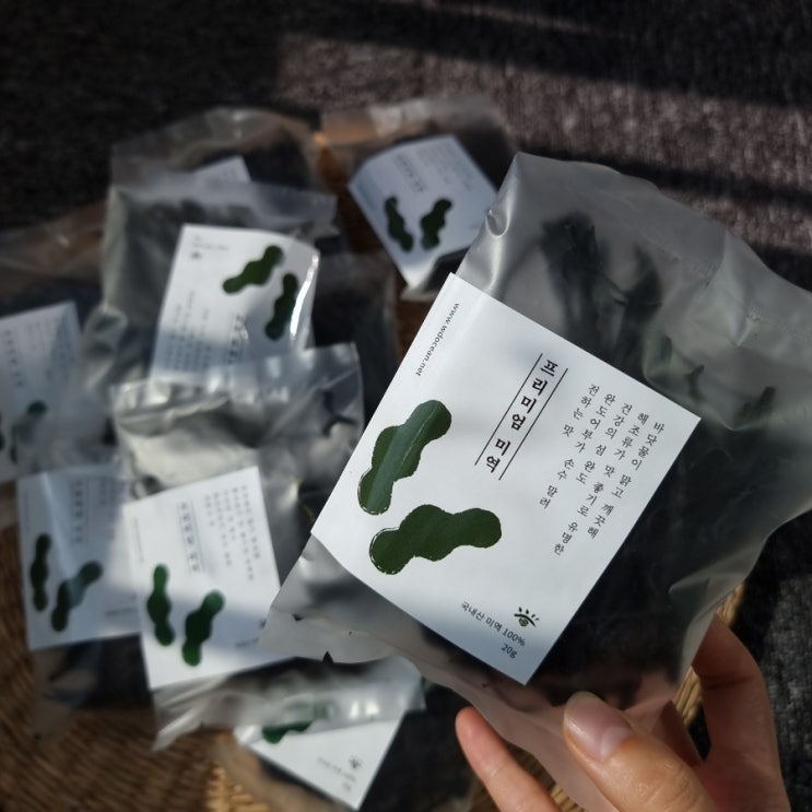  [완도미역선물세트] 완도 앞바다에서 자란 원초만을 엄선한 프리미엄미역으로 만든 프리미엄미역국:))