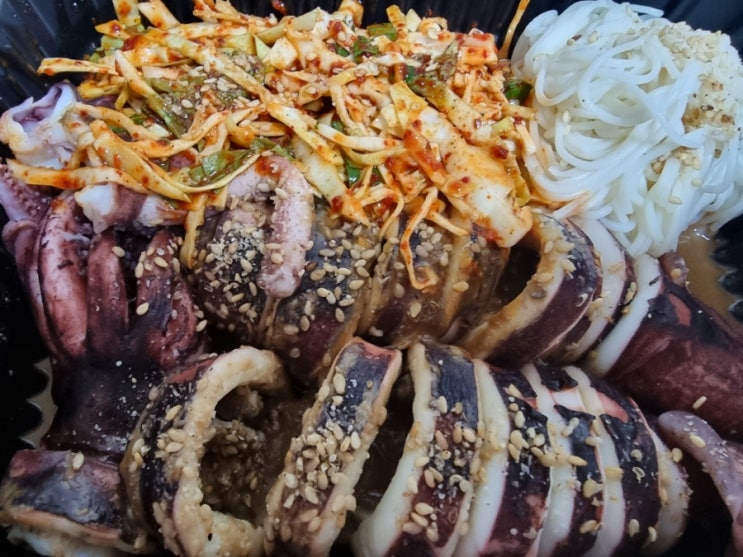  요즘은 오징어가 제철 통찜으로 맛있게 먹었어요