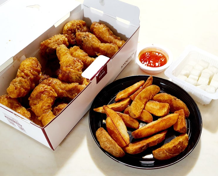  교촌치킨 달콤짭짤 맛있는 허니콤보 웨지감자 세트