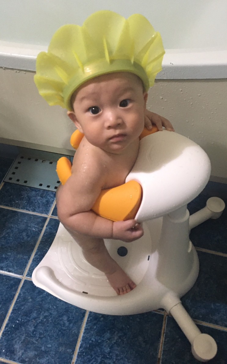 7개월아기 목욕용품(아픈손목그만 프롬유샤워핸들+뉴케어샴푸캡)