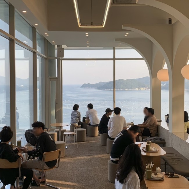  여수 오션뷰 루프탑 카페 모이핀 MOI FIN 추천