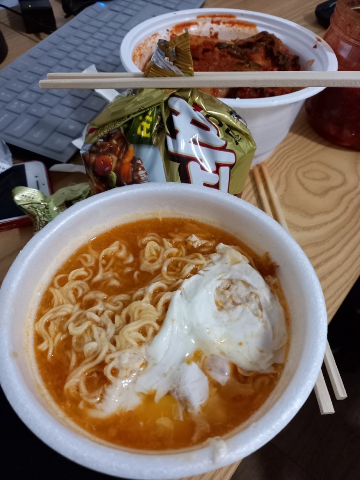  아침 식사(라면이 먹고 싶었어)