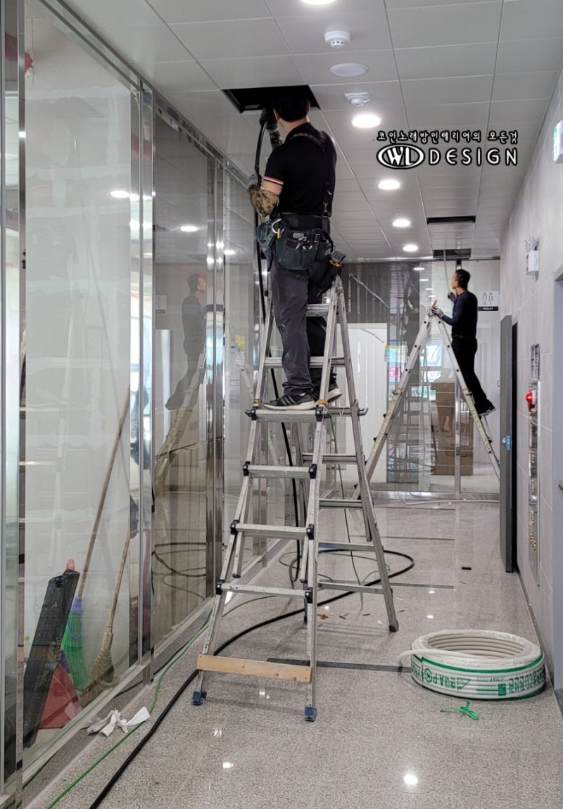 전북 군산익산전주 코인노래방인테리어 전문 우림디자인 / 전주 송천동 코인노래방 에코코인노래연습장 4탄 전기배선작업/천장형 에어컨 공조  배관작업/덕트공사 배기공사 1일차 작업후기 : 네이버 블로그