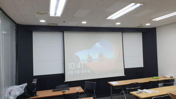  사무용 빔프로젝터 신사역 회의실 업무에 필요해서 천장설치 했어요