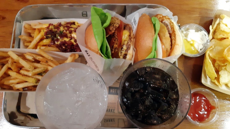 광화문 햄버거, 바스버거 메뉴는 와사비마요 새우버거가 정답이다. 광화문 햄버거, 바스버거 메뉴는 와사비마요 새우버거가 정답이다.