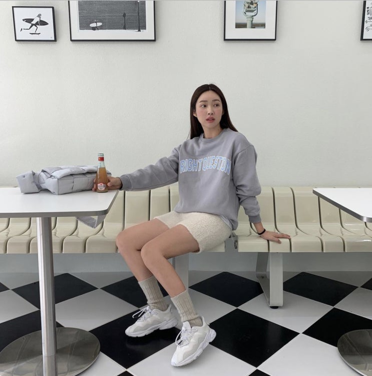  차정원 맨투맨,운동화,가방 정보(아이젯,아디다스 오즈위고플러스W,보테가베네타 테크 카세트백)