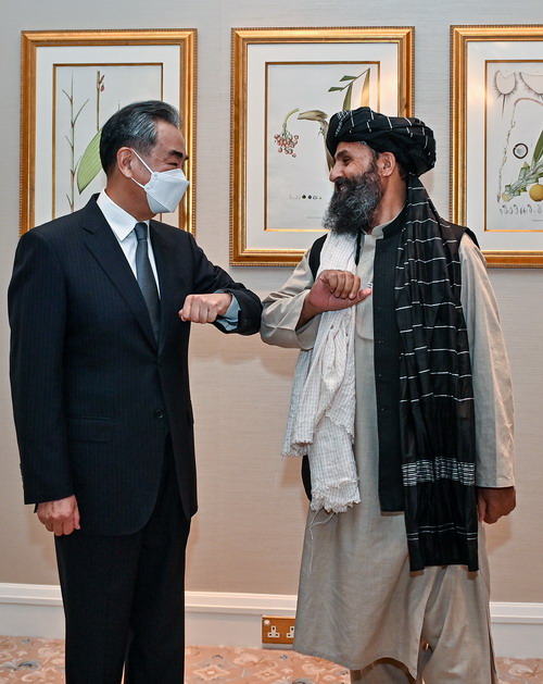 중국, 아프간 종전 후 탈레반과 첫 고위급 회담...적과의 동침 성공할까