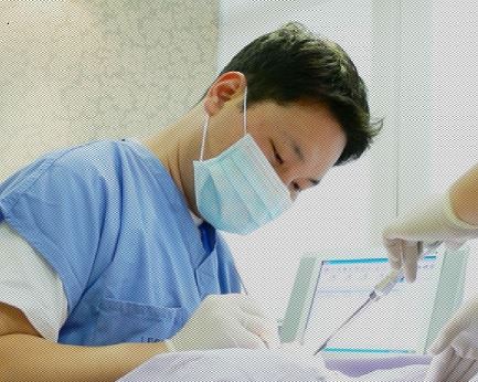  치과에서 하는 치아미백 치료와 자가미백의 효과 차이가 있나요?