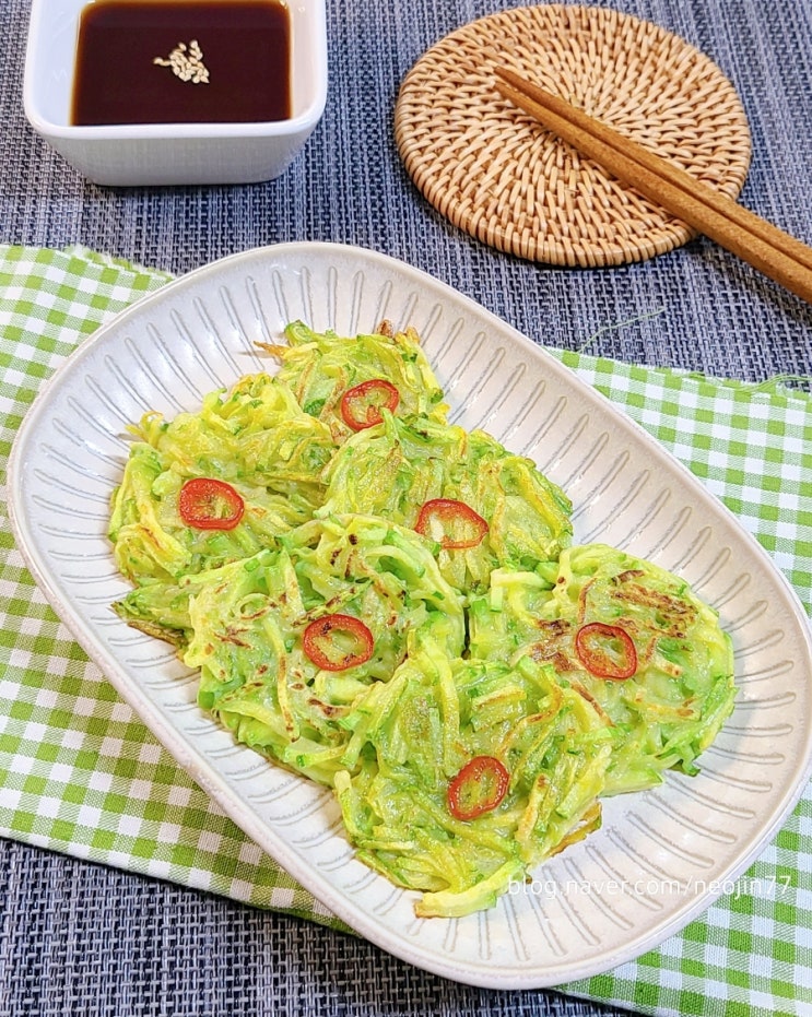 애호박부침개 만들기 바삭한 애호박채전 간단한 전요리 애호박부침개 만들기 바삭한 애호박채전 간단한 전요리