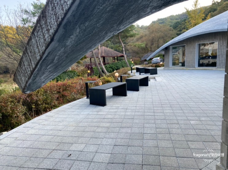  조형미가 넘치는 카페 멋집 청주 아우트로