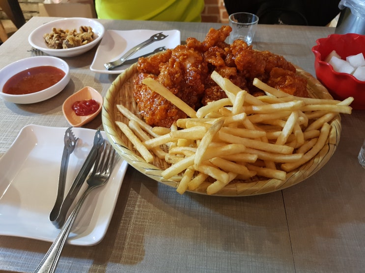  여기치킨도 맛있군