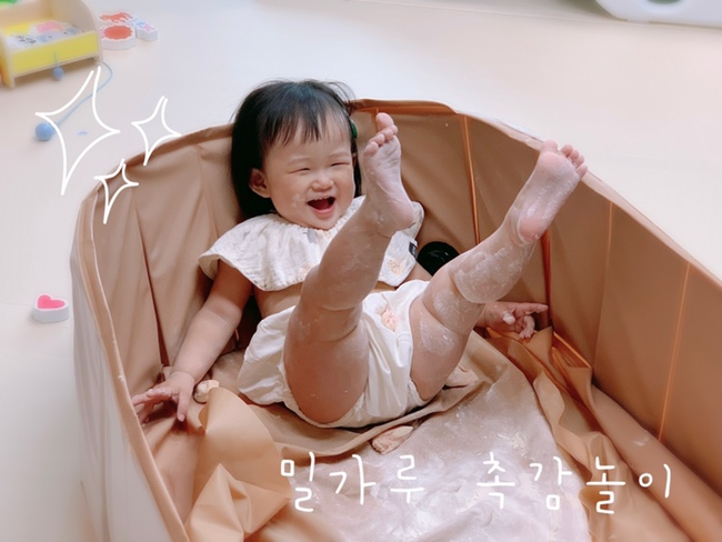  14개월 아기 촉감놀이 | 밀가루 가루, 반죽 놀이