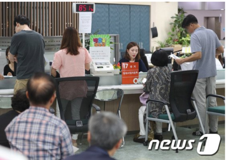 "의무화된 임대보증보험 가입, 퇴로 열라"…임대사업자 '아우성' "의무화된 임대보증보험 가입, 퇴로 열라"…임대사업자 '아우성'