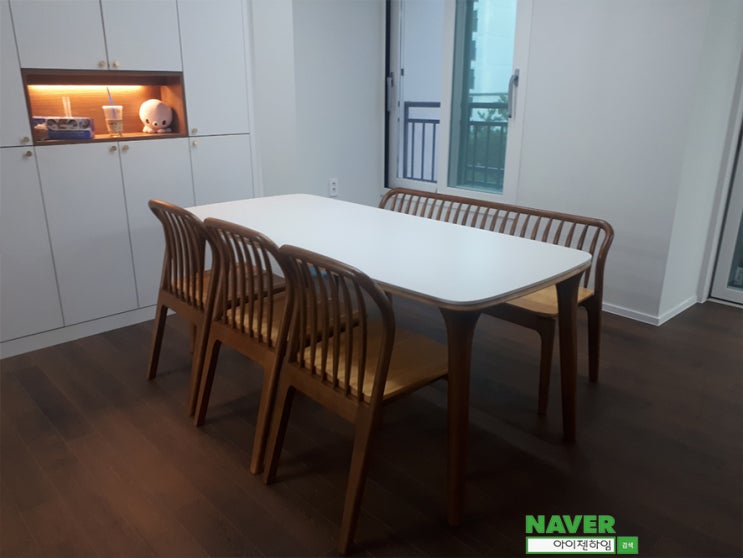 세라믹식탁 원목식탁과 원목수납침대 가죽소파 모두 아이젠하임에서 구입했어요 세라믹식탁 원목식탁과 원목수납침대 가죽소파 모두 아이젠하임에서 구입했어요