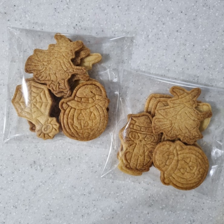 베이킹) 기본 버터쿠키 만들기 (할로윈 쿠키커터 활용하기. ) 베이킹) 기본 버터쿠키 만들기 (할로윈 쿠키커터 활용하기. )