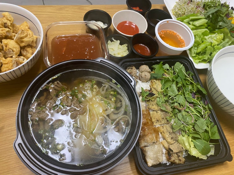  구파발역 쌀국수 포장 에머이 은평롯데몰점 (feat. 허니돈 탕수육)