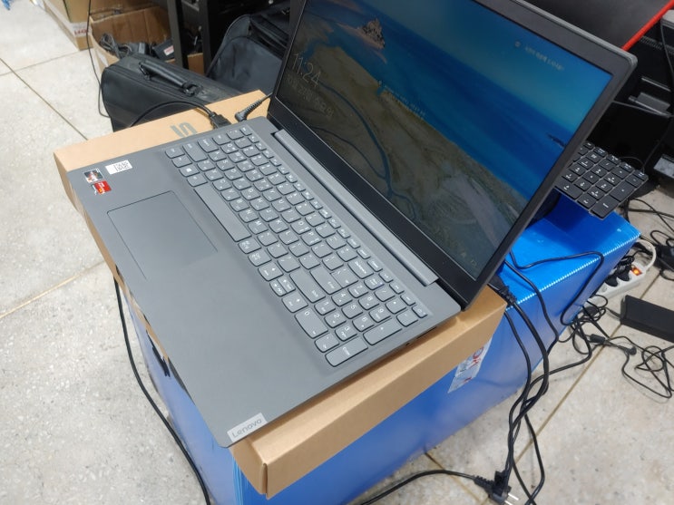  레노버 v15-ada 중고노트북 입고 8G 라이젠3250 SSD120기가 롤가능  30만원 익산중고노트북 컴퓨터 임대 판매 전문