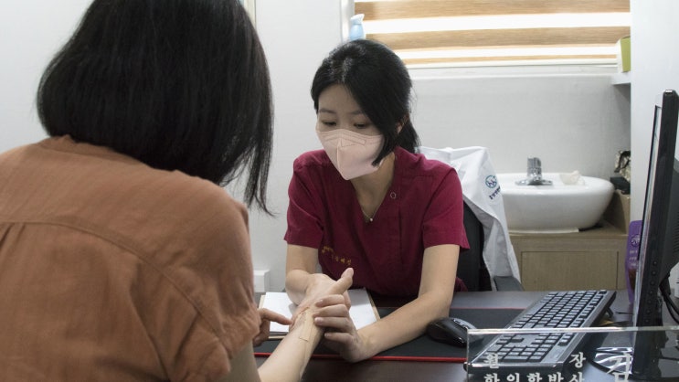 까칠한 여자의 여드름치료, 발산역 한방병원 까칠한 여자의 여드름치료, 발산역 한방병원